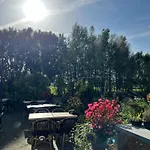 De Sfeerstal 게스트하우스 Nieuwveen